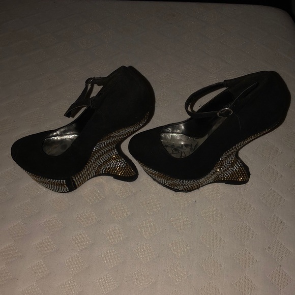 Woman’s High Heels - Picture 3 of 3